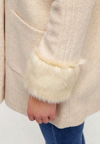 Miss Selfridge Cappotto corto - camel