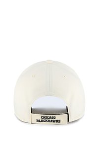 Cappellino da baseball crema visto da dietro con una fascia regolabile etichettata "Chicago Blackhawks" in testo nero.