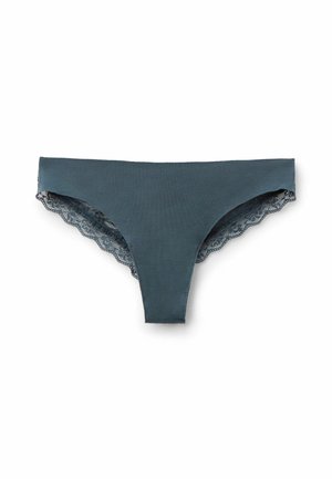 Tmavě modrý tanga s hladkým textilem a vlnitým krajkovým lemem po okrajích, s jednoduchým, minimalistickým designem.