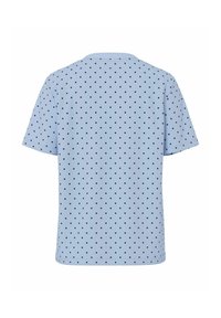 Camiseta de manga corta azul claro con lunares marinos, que presenta un cuello redondo y una textura suave. Vista trasera mostrada.