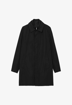 Schwarzer Trenchcoat mit Kragen, langen Ärmeln und zwei Seitentaschen. Glattes, mattes Material ohne Muster oder auffällige Hardware.