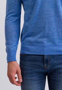 CASH-MERE RUNDHALS  - Sweter