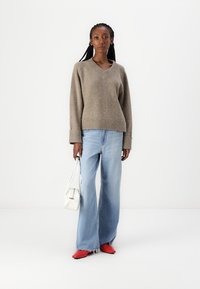 Abercrombie & Fitch - Sweter