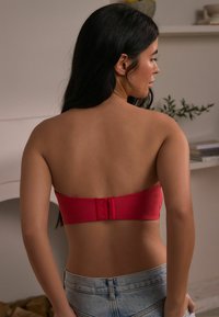 Next DD+ JAMIE NON PADDED MINIMISING BANDEAU - Dažāda veida valkāšanas/bezlenču krūšturis - red