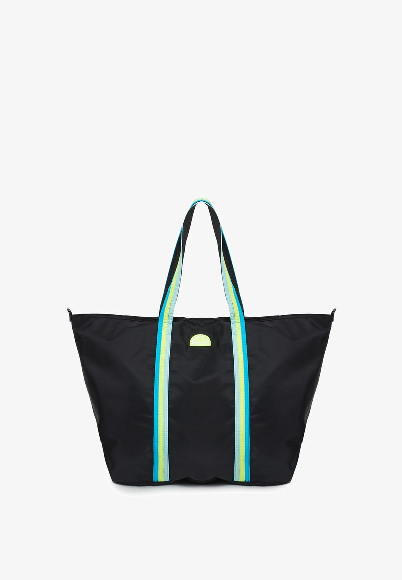 Bolsa tote negra con dos asas vibrantes en azul y verde a rayas y un pequeño logo en el frente. Fabricada con un tejido ligero y duradero.
