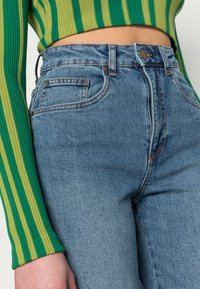 Cotton On STRETCH - Calças de ganga de perna direita - reef blue
