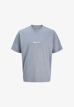 Svijetloplavi pamučni majica s opuštenim krojem, okruglim izrezom, kratkim rukavima i bijelim vezenim natpisom "Original Studio" sprijeda.