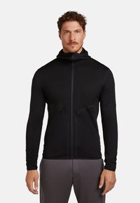 Felpa nera con zip in tessuto leggero, con maniche lunghe, collo alto e dettagli di cuciture a contrasto.