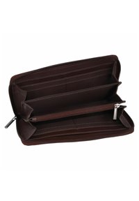 Portefeuille en cuir marron avec plusieurs emplacements pour cartes, deux compartiments spacieux et une section zippée. Intérieur texturé avec des coutures contrastées.