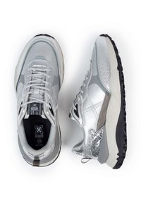 MUNICH LOW TOP AMBER - Tenisice - silver