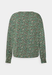 Camicia a maniche lunghe con un motivo astratto verde, marrone e bianco. Realizzata in un tessuto leggero, con una vestibilità comoda e scollo rotondo.