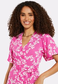 Threadbare BELTED - Vapaa-ajan mekko - pink   white