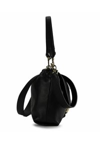 Sac à main en cuir noir de forme arrondie, avec un dessus froncé, une bandoulière réglable et des accents métalliques dorés. Fini texturé.