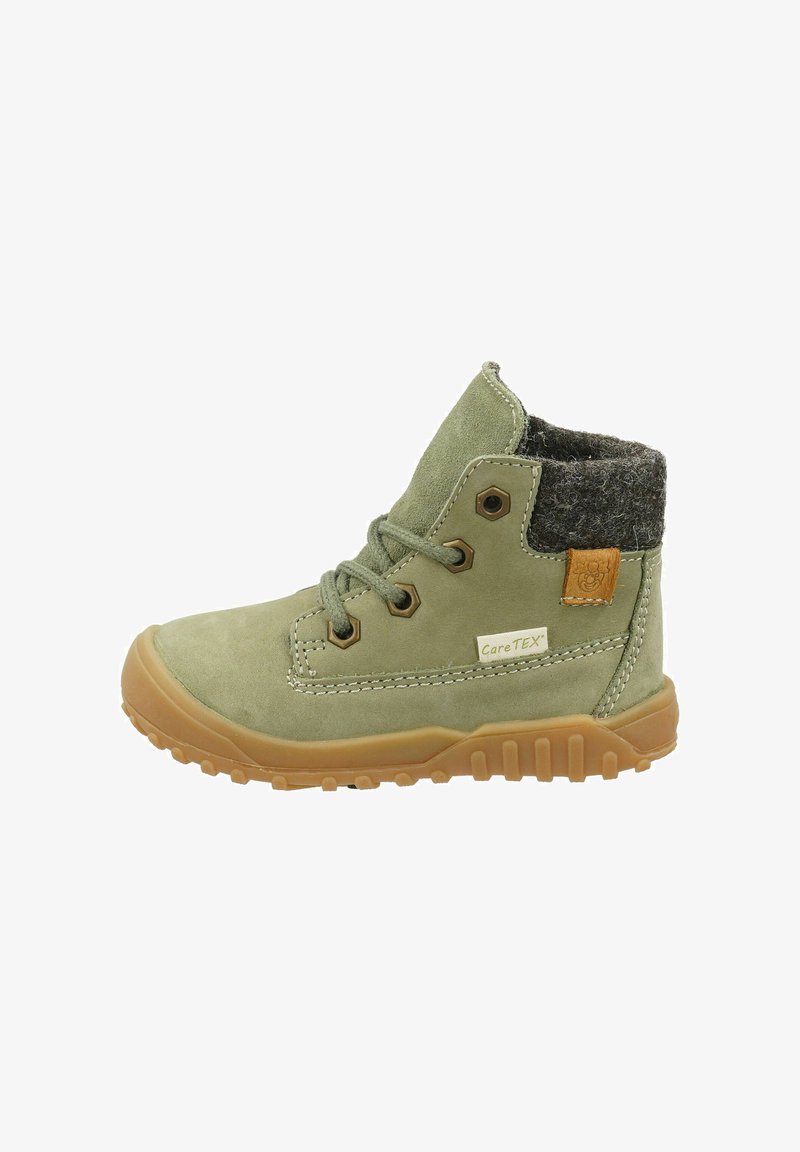 Stivale verde in suede con colletto in feltro grigio, suola in gomma marrone, occhielli rinforzati e etichetta CareTEX sul lato. Caratterizzato da lacci per una vestibilità sicura.