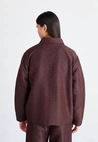 adidas Originals CLUB JACKET - Casaco de verão - shadow brown