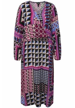Vestido de manga larga con estampados que presentan una mezcla de diseños geométricos en púrpura, rosa, azul y negro. Incluye una cintura ajustada y un escote profundo.