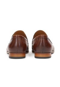 Rudi odiniai bateliai be raištelių su lygiu paviršiumi, apvaliu priekiu ir mediniu kulnu. Šonuose subtilus siuvimo raštas.