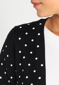 Kaffe Chaqueta de punto - black