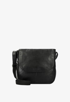 Bolso cruzado de cuero negro con cierre de solapa, correa ajustable, textura suave y logo grabado. Diseño compacto y rectangular.