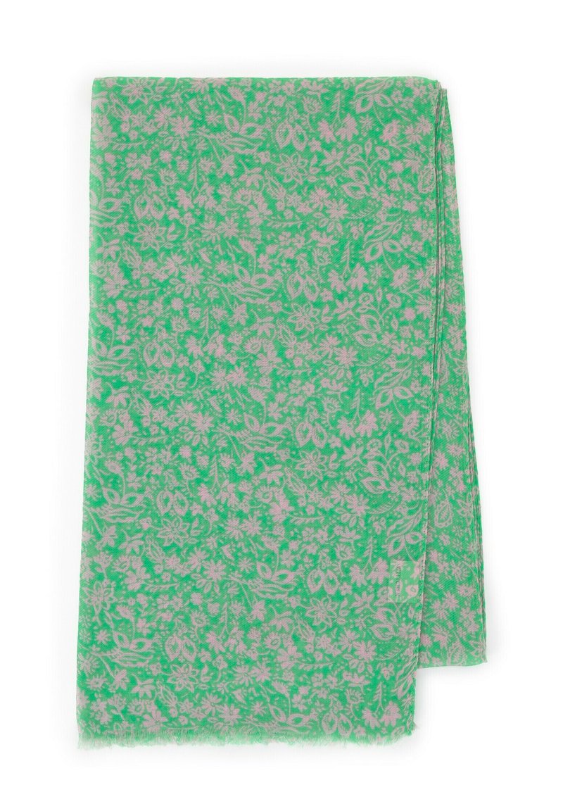 Bufanda floral verde con un delicado patrón de flores y hojas rosas, tela ligera con bordes desflecados, forma rectangular.