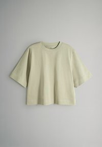 Hellgrünes, kurz geschnittenes T-Shirt aus weichem Stoff. Es hat kurze Ärmel und einen Rundhalsausschnitt, mit lockerem Schnitt und minimalen Nähten.