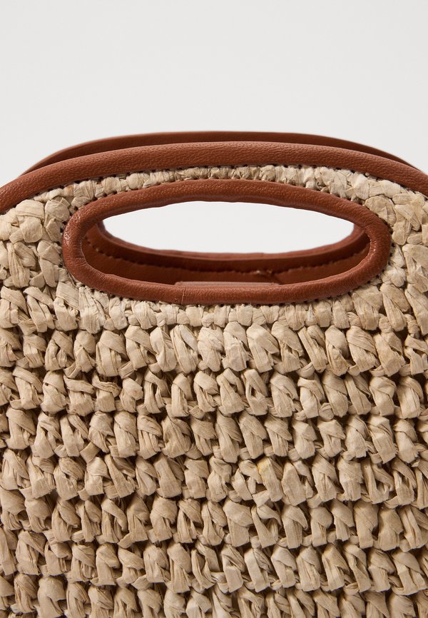 MINI LÉNA - Cross body bag - natural3