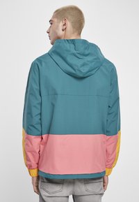 Starter Neperpučiamoji striukė - green/yellow/pink