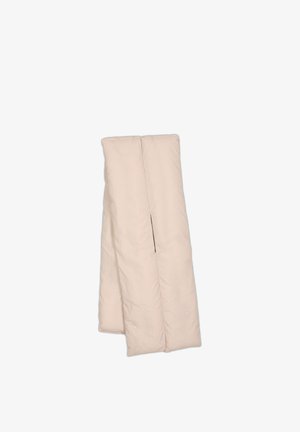 Párnázott, világos rózsaszín sál, puha textúrával és egyszerű dizájnnal. Középen varrás található, látható fémszerelvények vagy minták nélkül.