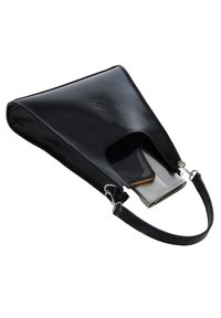 Zwarte leren tas met een strak ontwerp, met een uitsparing voor een smartphone. Inclusief een portemonnee met zilveren accent en een afneembare schouderband.