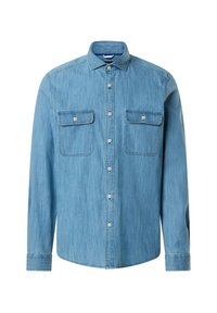 Camicia di jeans blu chiaro con maniche lunghe, chiusura a bottoni frontale e due tasche sul petto. Presenta un colletto classico e una leggera texture.