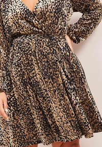 Friends Like These REGULAR FIT - CURVE PRINTED  - Vapaa-ajan mekko - black animal