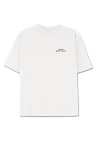 Balts kokvilnas T-krekls ar brīvu piegriezumu. Līdzīgs apaļai kakla izgriezumam un īsām piedurknēm. "Cozy Club" drukāts gaiši pelēkā krāsā uz kreisā krūšu sāna.