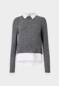 Pulover tricotat gri cu mâneci lungi, având un guler alb și embellishmenturi cu perle pe față. Design stratificat cu un tiv la baza.