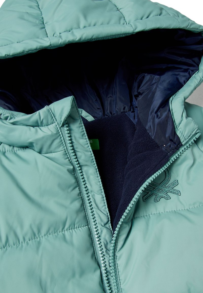 Giubbotto United Colors Of Benetton Per Bambino 3 Anni – Nylon Con Cappuccio, Imbottito In Ecopiuma, Fodera In Orsetto, Verde