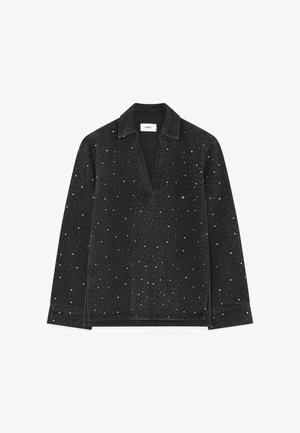 Mustapaita, jossa on pitkät hihat ja V-pääntie, jossa on hajallaan valkoisia pisteitä. Valmistettu pehmeästä kankaasta, jossa on kaulus ja sivuhalkiot.