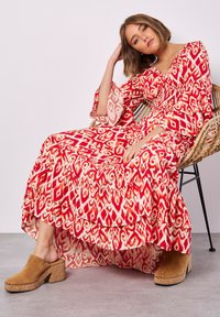 Apricot IKAT SWIRLS - Maxikleid - red