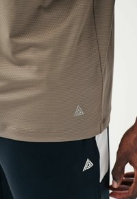 Next ACTIVE TEXTURED STANDARD - Paprasti marškinėliai - sand
