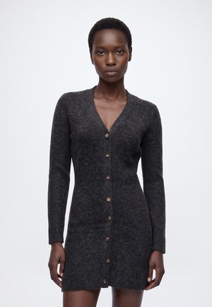 Vero Moda, VMDOFFYJAQUARD LS V-NK BUTTON DRESS NOOS - Robe pull - chocolate torte