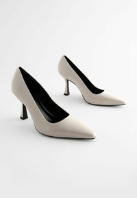 Next FOREVER COMFORT CHISEL TOE HEEL COURT - Avokkaat - white denim