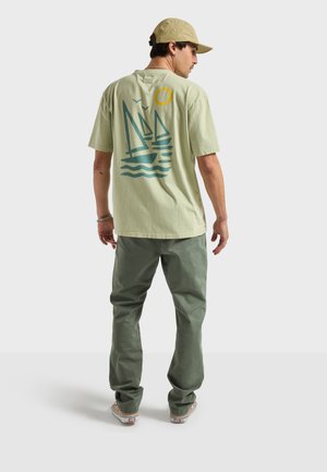 ESCOLLERA - Camiseta estampada - green