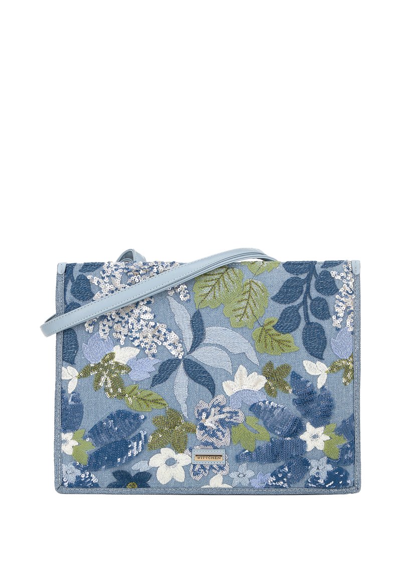 Borsa a tracolla ricamata floreale in tonalità di blu con accenti verdi. Presenta paillettes e una tracolla azzurra chiara. Forma rettangolare, materiale in tessuto.