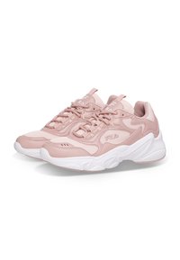 Rosa Sportschuhe mit einer strukturierten Oberfläche, die aus Netzmaterial bestehen, einer gebogenen weißen Außensohle und einem hervorgehobenen Logo auf der Zunge.