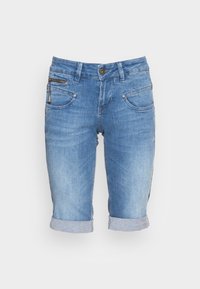 Vaaleansiniset farkkushortsit, joissa on käännetty helma, etutaskut ja vetoketjullinen tasku. Valmistettu tavallisesta farkkukankaasta, joka on sileä ja miellyttävä.