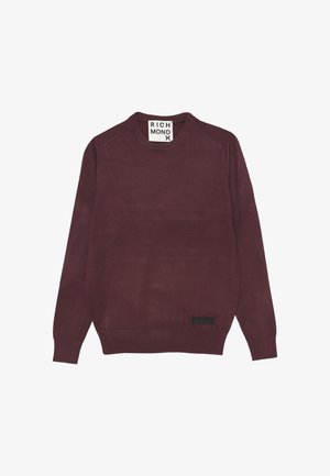 Maglione bordeaux con collo rotondo, maniche lunghe, polsini e fondo a coste. Presenta un'etichetta nera nella parte inferiore con il nome del marchio.