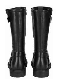 Botas de cuero negro hasta la rodilla con un acabado liso, que cuentan con una cremallera lateral, correa ajustable con hebilla de metal y suela de goma texturizada.