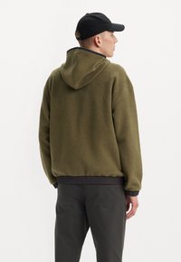 Levi's® HOODED SHERPA ZIP-UP  - Polárdzseki - burnt olive