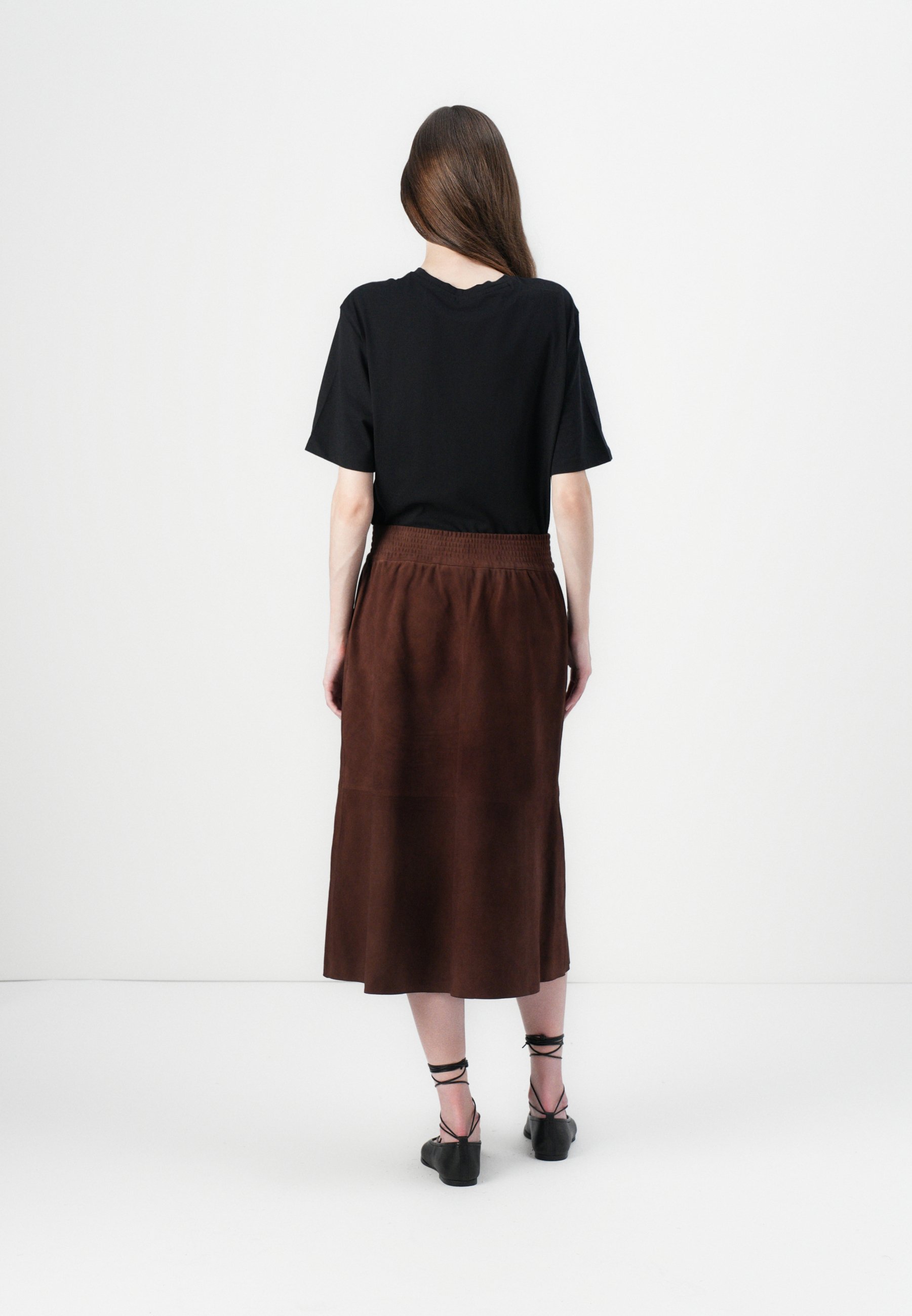 Selected SLFMADGA MIDI SKIRT - Leather skirt - chestnut/brown