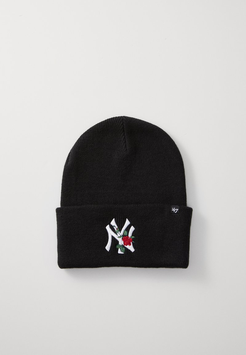 Sort strikket hue med en kant, der har et hvidt NY-logo og en broderet rød rose. Lavet af blødt, strækbart materiale.