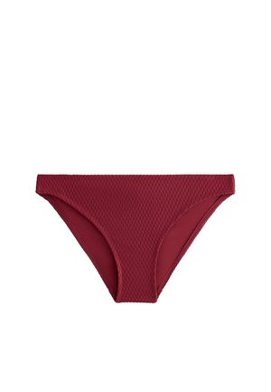 Vínovo červené plavkové nohavičky s textúrovaným povrchom, nízkym pásom a bezšvovými okrajmi pre pohodlie a dobré padnutie.