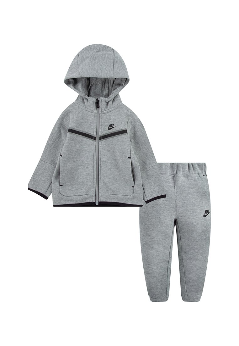 Nike Sportswear Trainingsanzug - Bild 1